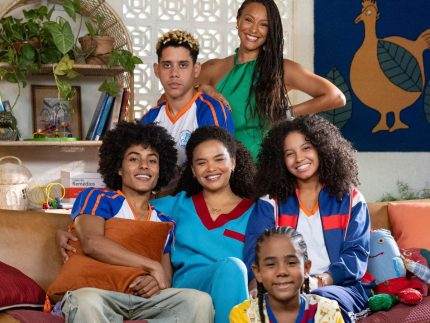 Personagem de Lucy Ramos morre e vira anjo em novela