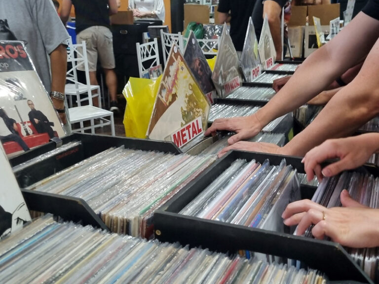 CWB Vinil Project reúne 8 mil discos à venda em julho