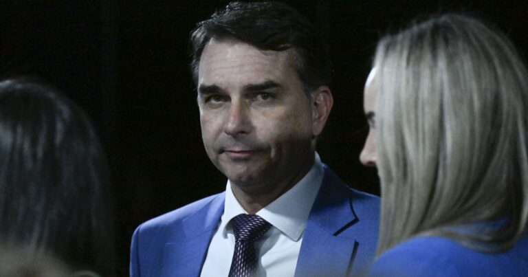 PL aciona TSE após identificar rede de perfis falsos contra Flávio