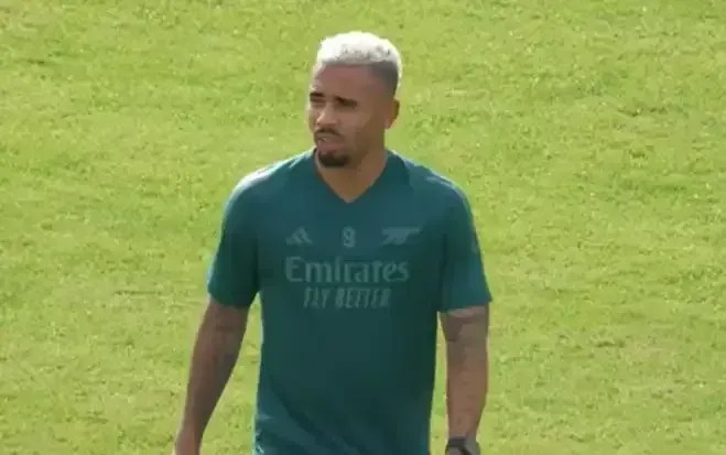 Gabriel Jesus treina no Palmeiras durante férias na Europa