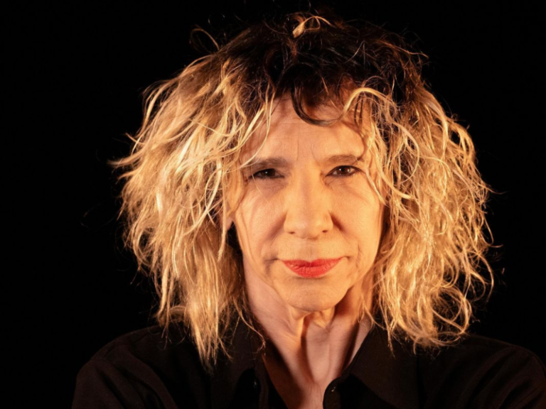 Denise Stoklos estreia espetáculo inspirado em Dalton Trevisan