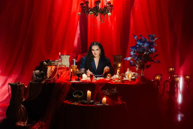 Leffs lança álbum de estreia 'Atravessada' com som inovador