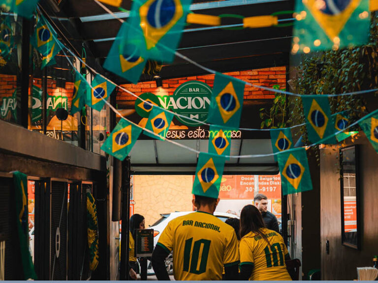 Brasil eliminado, mas Copa do Mundo segue em destaque no Bar Nacional