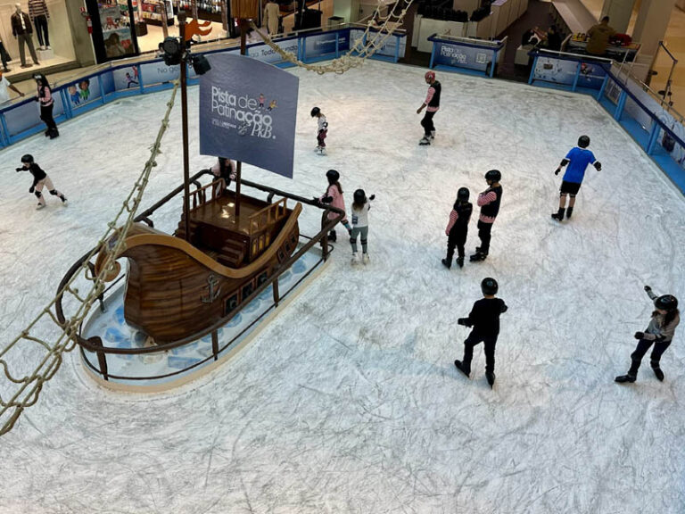 Park Shopping Barigui abre pista de patinação no gelo