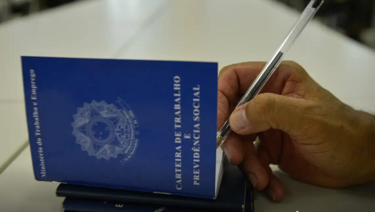 Brasil tem desemprego de 5,4% no trimestre até junho