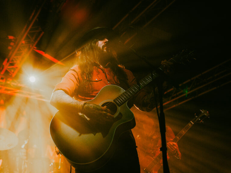 Shawn James traz folk, blues e rock a Curitiba em agosto