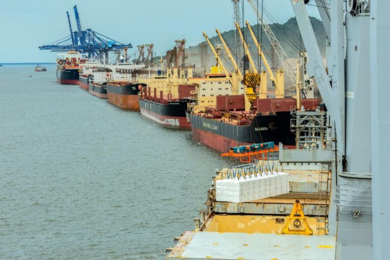 Exportadores enfrentam risco de arcar sozinhos com tarifa de 25% dos EUA