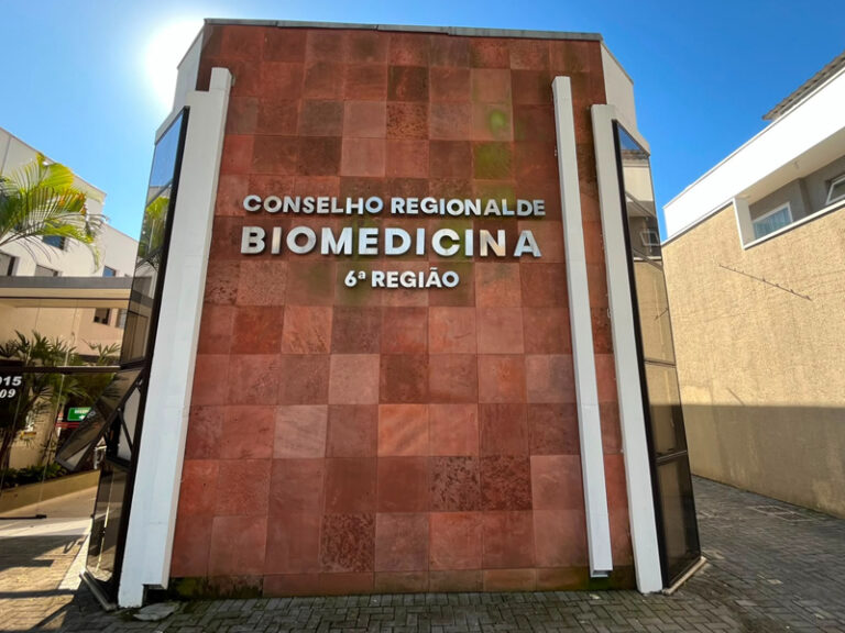 Conselho de Biomedicina busca mais vagas no Paraná