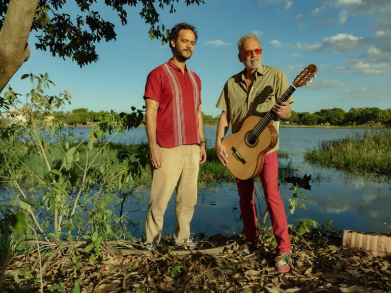 Guilé Silveira e Jerry Espíndola apresentam espetáculo no Teatro Paiol