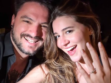 Felipe Neto anuncia noivado com Juliane Carvalho na Grécia