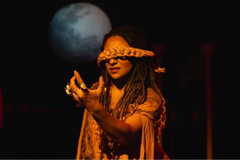 Curitiba tem noite cultural diversa com jazz, MPB e teatro