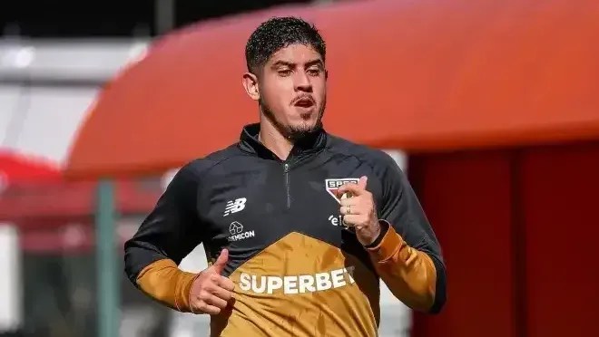 Alan Franco encaminha saída para o Tigres do México