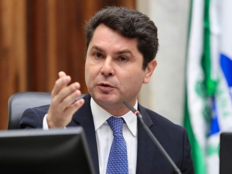 Alvaro Dias lidera disputa por vagas do Paraná em nova pesquisa