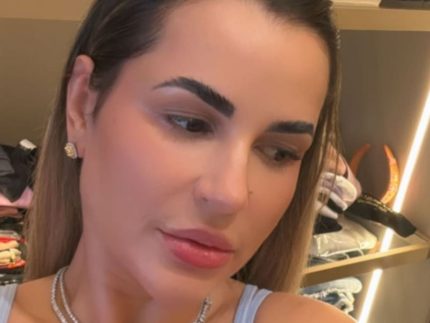 Justiça decide hoje sobre prisão domiciliar de Deolane Bezerra