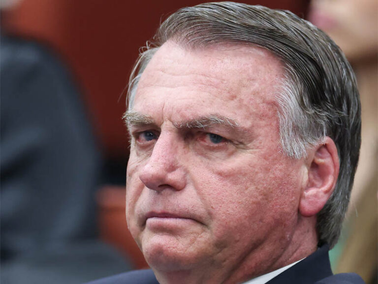 PF cumpre mandado na casa de Bolsonaro por determinação de Moraes