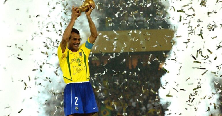Cafu mantém recorde em Copas com eliminação da França
