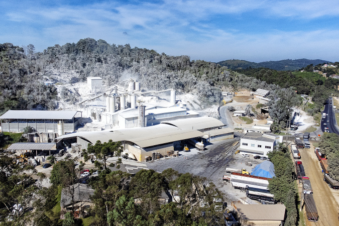 Comercialização de minérios no Paraná cresce 11,7% em 2025