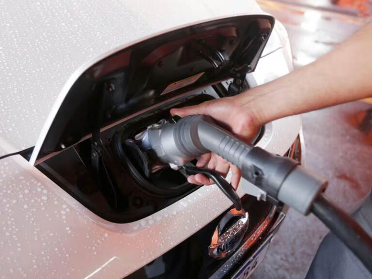 Isenção de IPVA para carros elétricos cresce entre estados