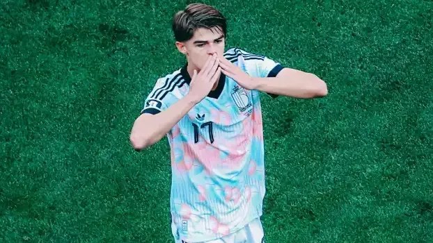 De Ketelaere: o meia belga que brilha na Copa do Mundo