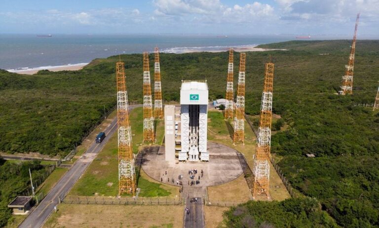 Brasil disputa mercado espacial com lançamento de foguete