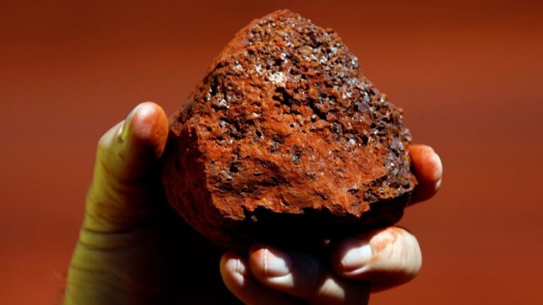 Minério de ferro atinge máxima de várias semanas