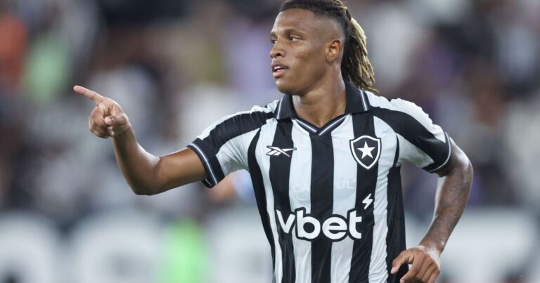 Palmeiras prepara nova proposta por Danilo, volante do Botafogo
