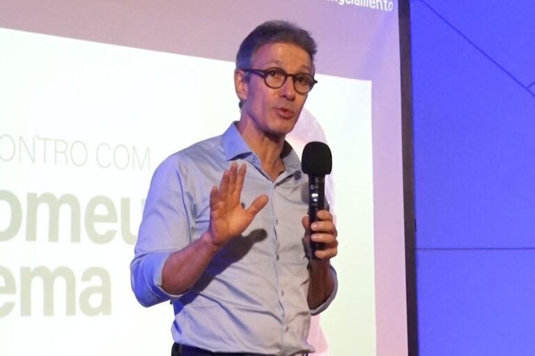 Zema diz esperar solução para tarifaço independentemente de quem resolver