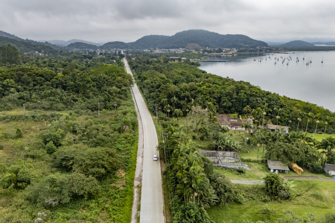 Pavimentação em concreto em Antonina ultrapassa 90% de execução