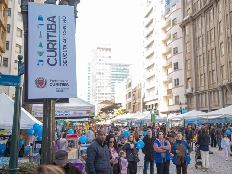 Domingo no Centro de Curitiba celebra universo geek em julho