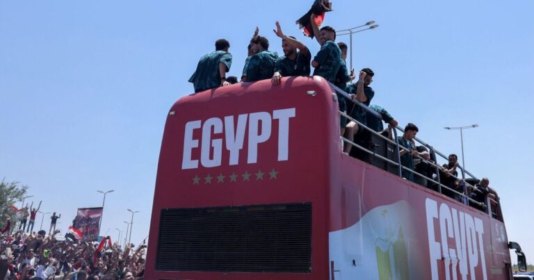 Empresário promete carros de luxo à delegação do Egito
