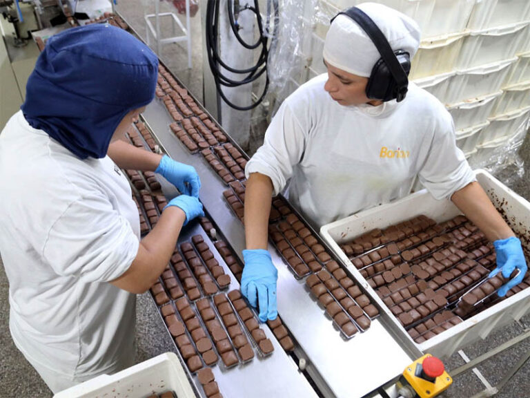 Paraná cria 69,6 mil empregos no primeiro semestre de 2026