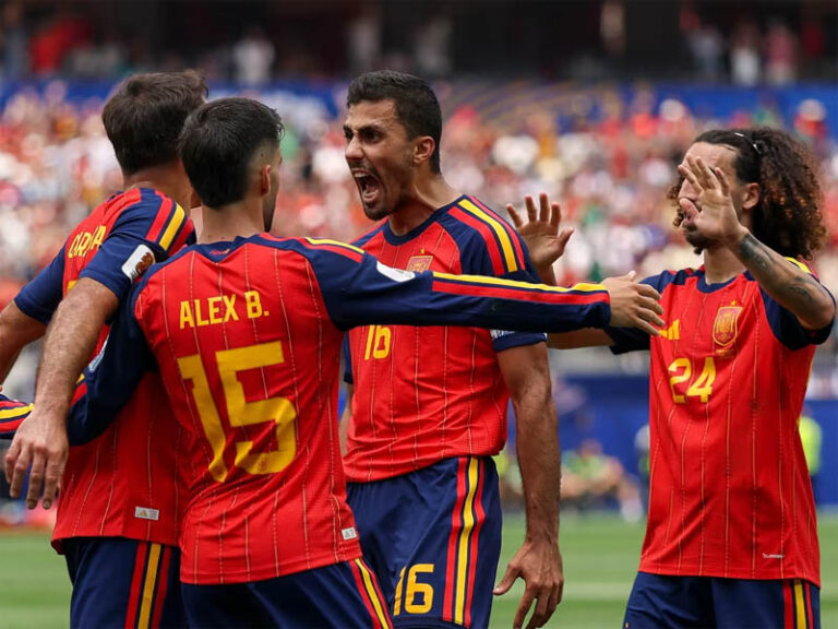 Espanha arrasadora vence Áustria e avança às oitavas