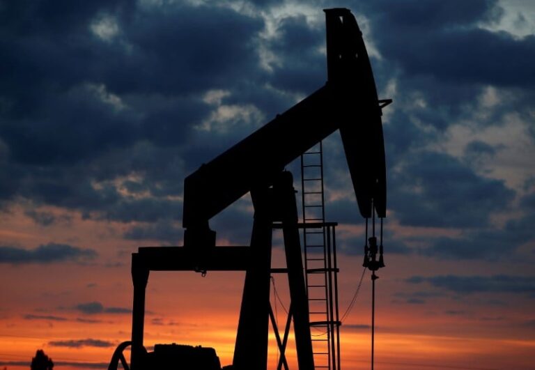Petróleo cai após China pressionar fim da guerra EUA-Irã
