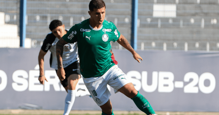 Palmeiras marca golaço do meio de campo na Sub-20
