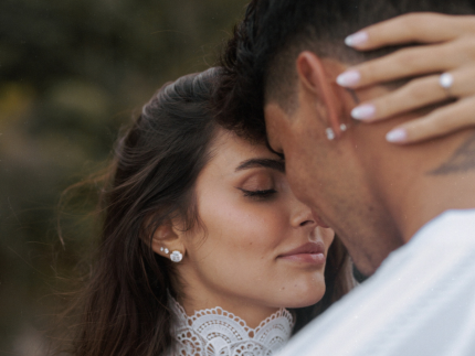 Gabriel Medina e Isabella Arantes celebram casamento intimista