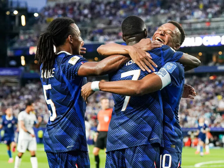 França enfrenta Marrocos na Copa com melhor ataque em prova