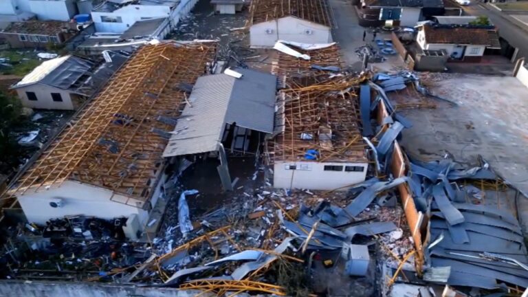 Colégio reconstruído reabre em Rio Bonito do Iguaçu