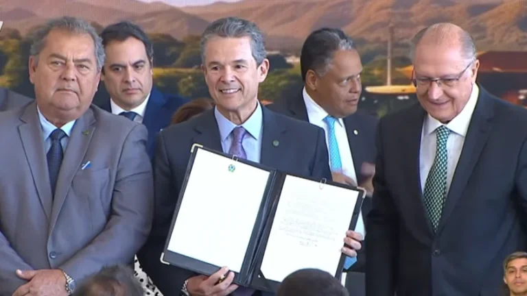 Especialistas defendem política permanente de gestão de risco climático