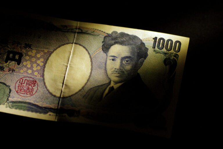 Japão muda estratégia de intervenção no mercado de câmbio