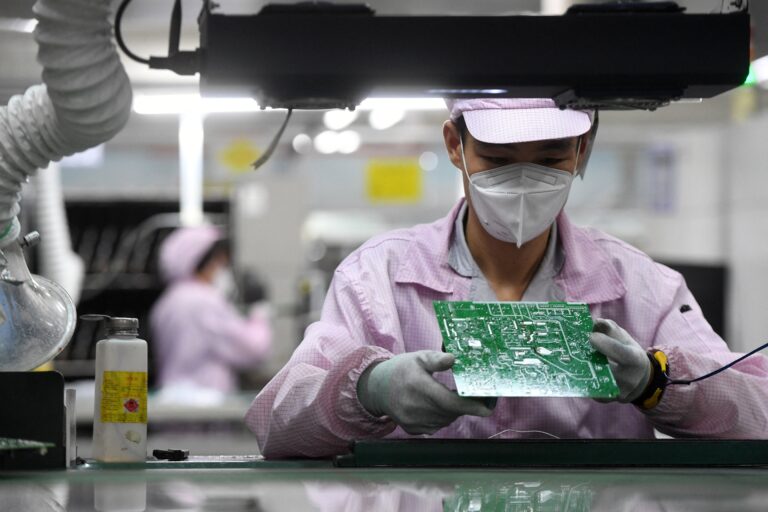 Indústria chinesa registra melhor trimestre desde fim de 2020