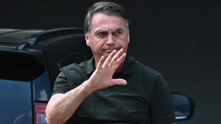 Bolsonaro tem prisão domiciliar prorrogada por questões de saúde