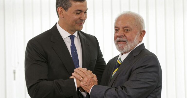 Lula e Peña conversam após fala sobre guerra no Paraguai
