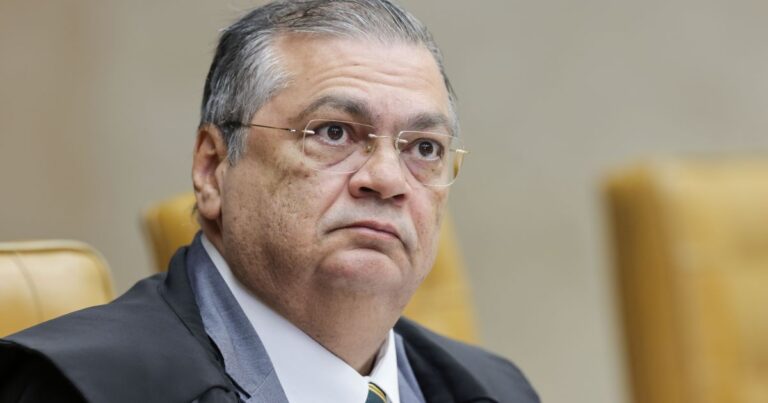 Apenas 6 de 21 partidos respondem a Dino sobre emendas