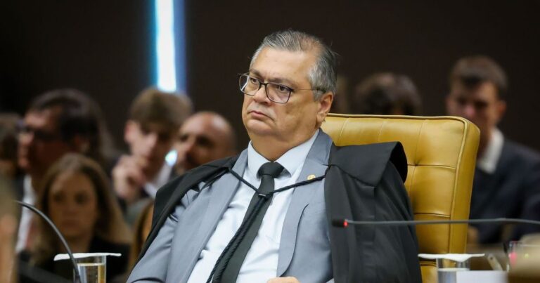 Dino quer tirar poder dos caciques do Congresso