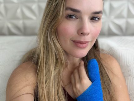 Thaeme se submete a cirurgia após infecção em dedo