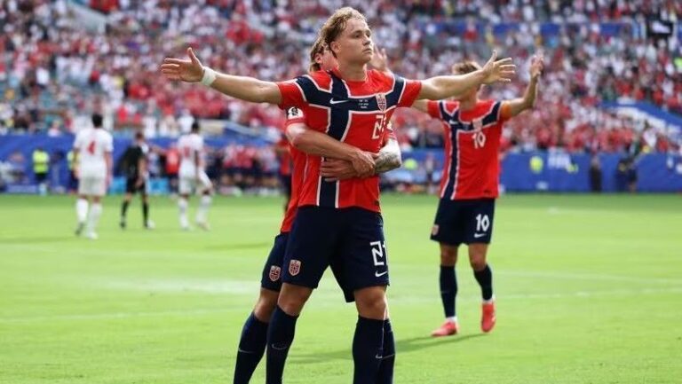 Schjelderup condenado por vídeo ilegal após gol na Copa