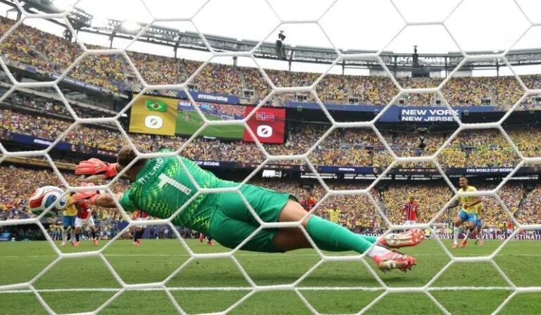 Bruno Guimarães desperdiça pênalti do Brasil contra Noruega