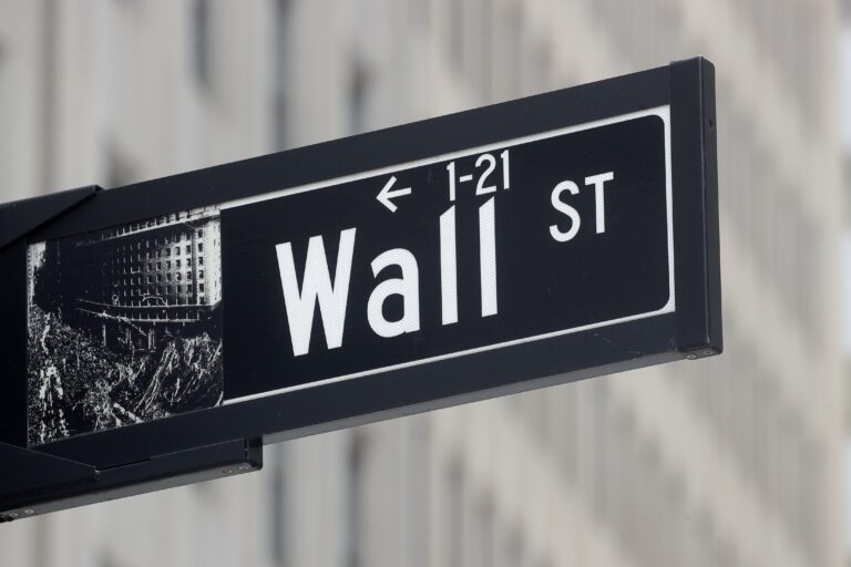 Wall Street recua antes da decisão do Fed sobre juros