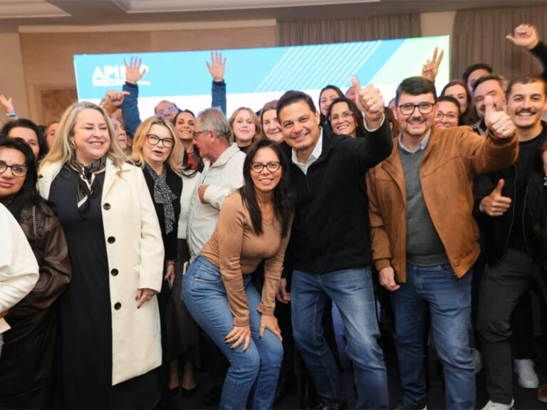 Sandro Alex defende ampliar integração entre universidades e setor produtivo