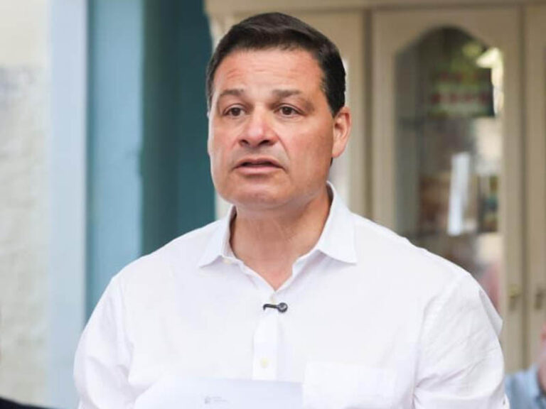 Sandro Alex assina compromisso para fortalecer terceiro setor